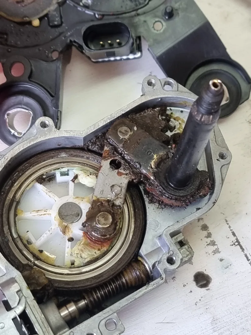 Corrosion found inside the Audi Q8 rear wiper motor during the repair